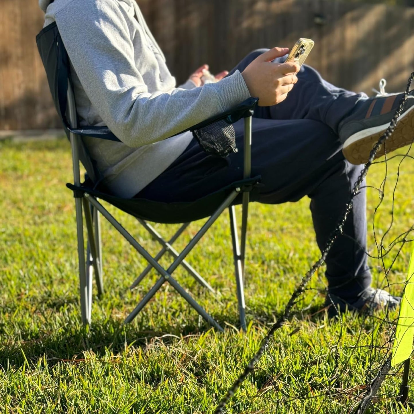 Versatyle Set of 4 Heavy Duty Folding Camping Chairs, Portable Outdoor Chairs Ideal for Travel, Beach, and Lawn - Foldable Chair Supports 300lbs Collapsible Chair with Storage Bag (Blue)